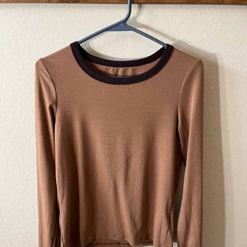 2 Pack Girl Brown and Gray Long Sleeve Shirts

Number 12 - Picture 3 of 4